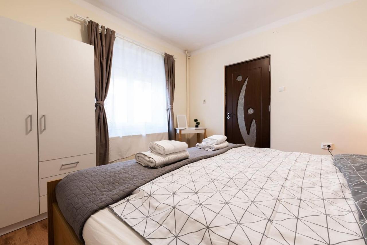 Cozy, Quiet & Family Friendly In Arad Apartment Exterior photo